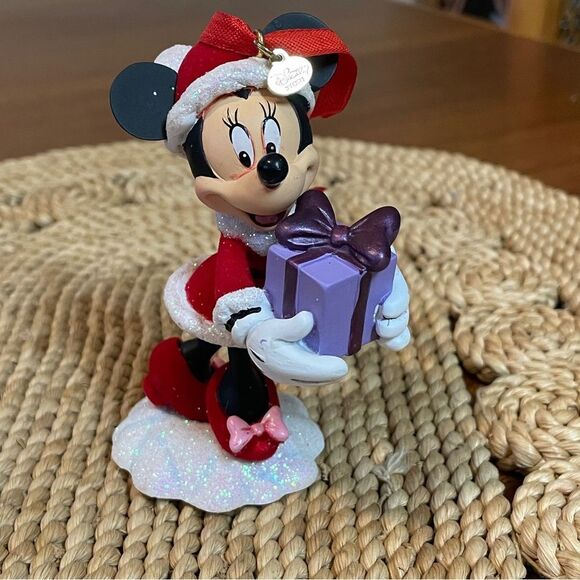 2013 Disney Sketchbook Mrs. Claus Minnie Mouse Christmas Ornament with Gift - Picture 1 of 9